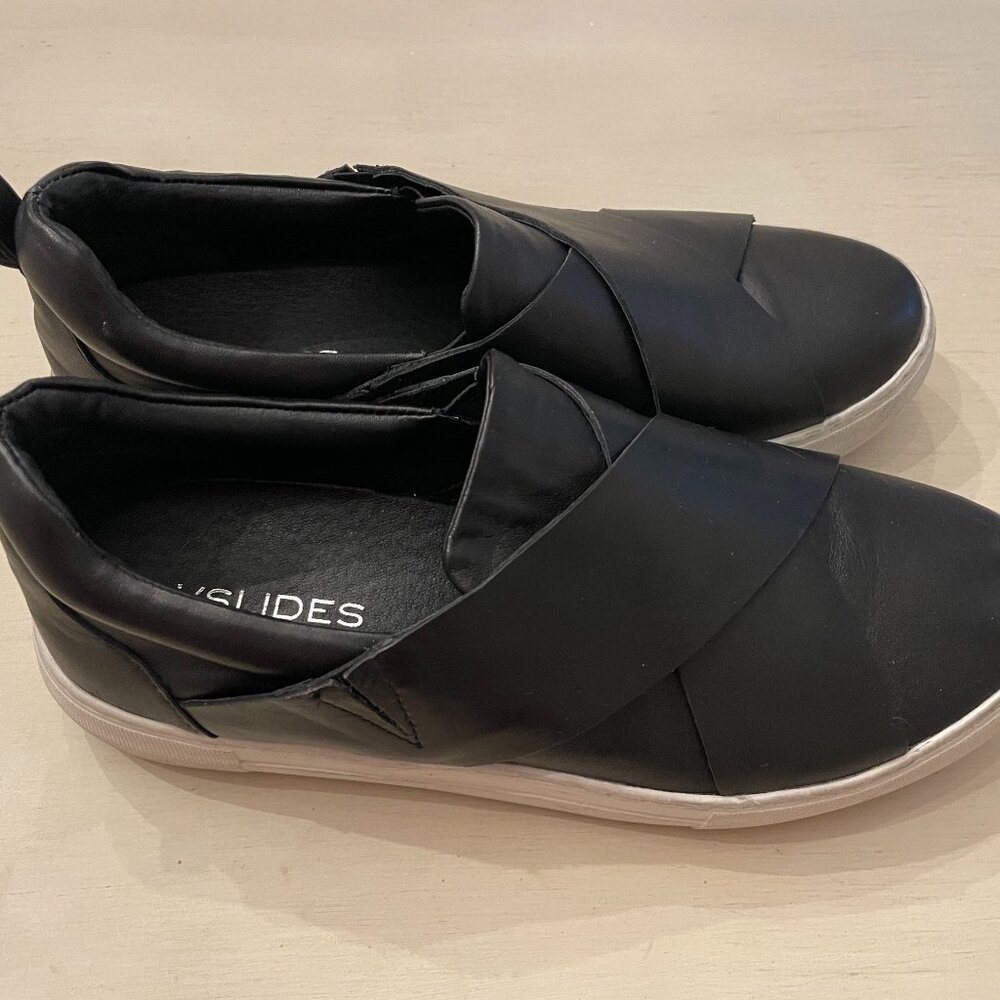 Women's 7.5 Black Slip on Black Sneakers J/Slides NYC